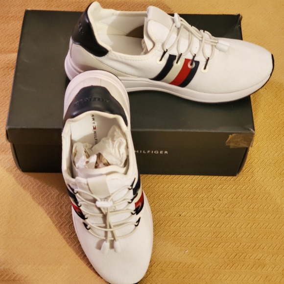 Tommy Hilfiger Rhena Sneakers - Picture 7 of 7